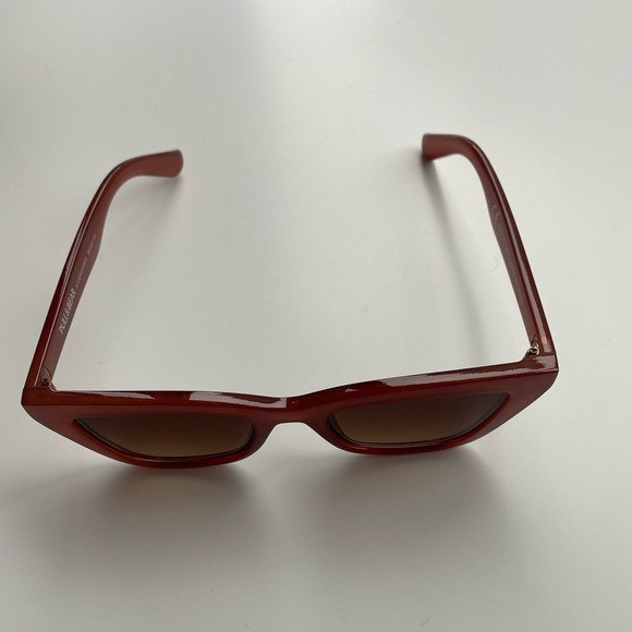 *PULL AND BEAR* sunglasses. Cat eye form. - Picture 2 of 4